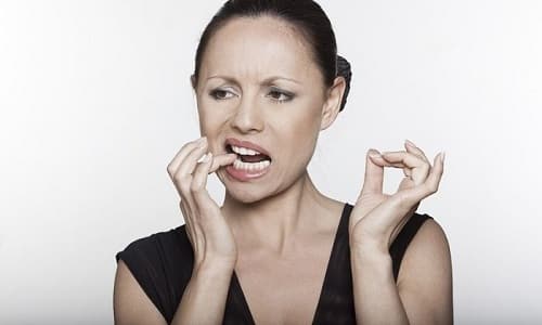 Печіння і свербіж в інтимній зоні у жінок: причини роздратування статевих губ і як лікувати?