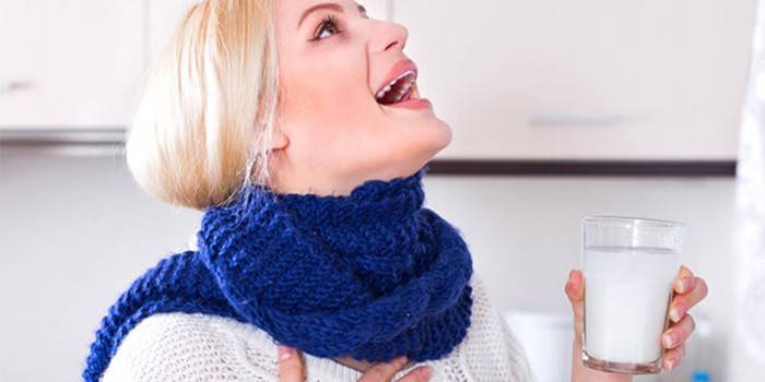Полоскання горла сіллю як частина комплексного лікування ангіни та інших захворювань