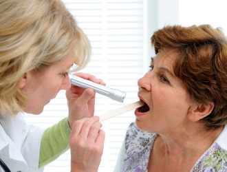 Причини діагностика і лікування першіння в горлі