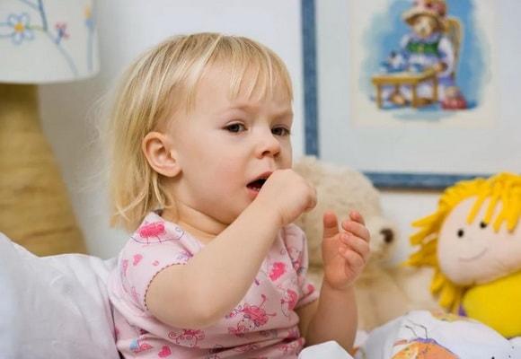 Причини і лікування нічного сухого кашлю у дитини