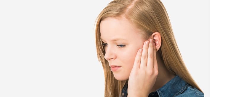 Причини появи прищів у вухах і як від них позбавитися