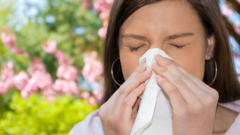 Причини та способи лікування алергічного риніту восени