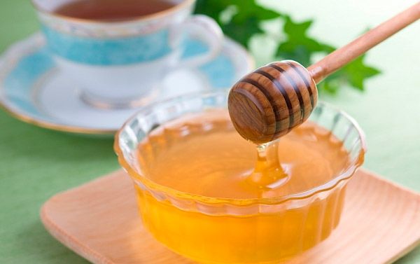 Причини виникнення подагри і способи її лікування за допомогою меду