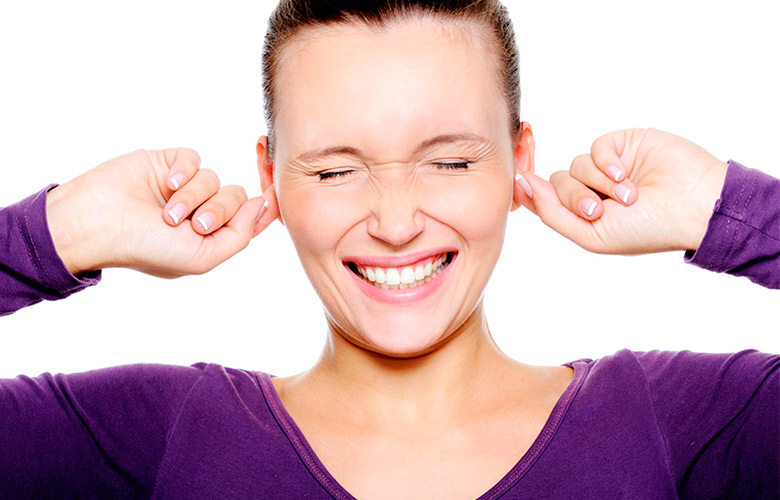 Що робити якщо болить вухо всередині у дорослого, чим можна закапати?