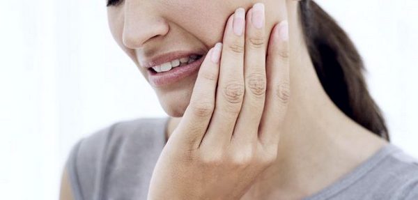 Що робити якщо від нежитю болять зуби