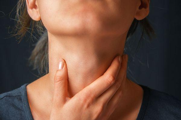 Симптоми та лікування хронічного ларингіту у дорослих і дітей