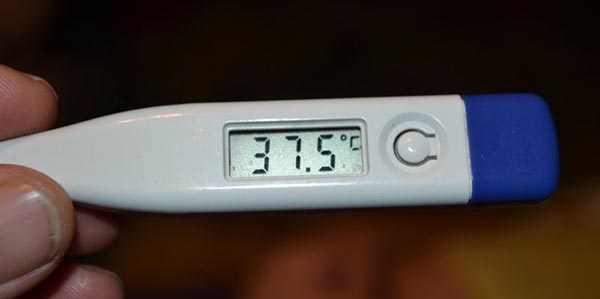 Скільки тримається температура при отиті у дитини