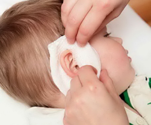 У дитини болить вухо: що робити і які средтва застосовувати