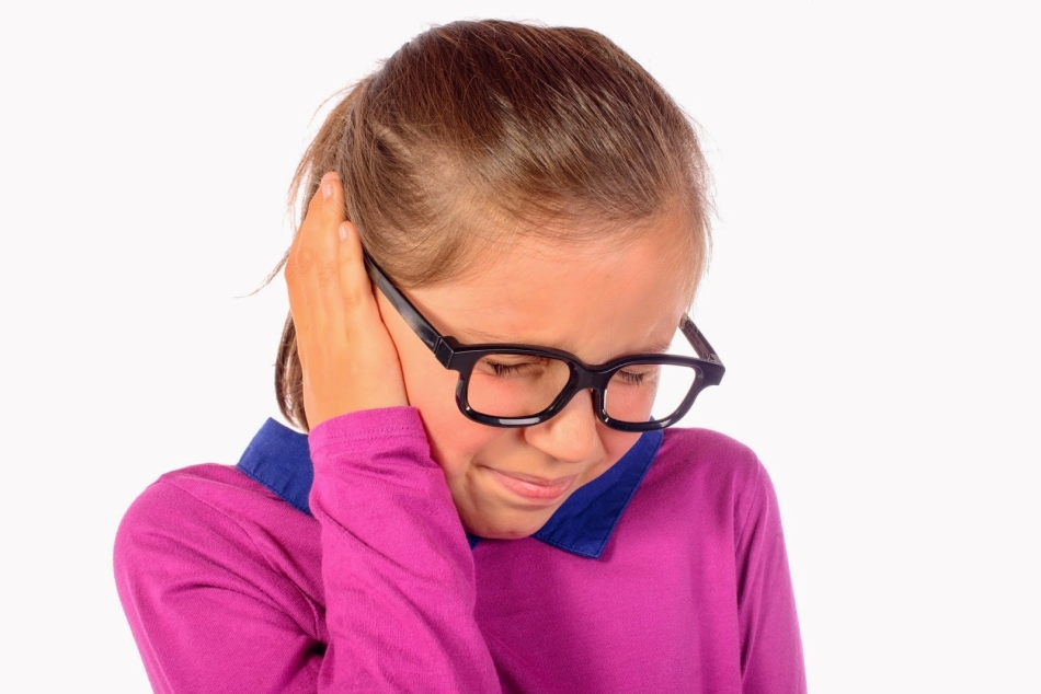 Як і чим лікувати виділення рідини з вуха в домашніх умовах