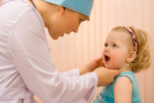Як і чим лікувати запалення і біль у носоглотці в домашніх умовах швидко