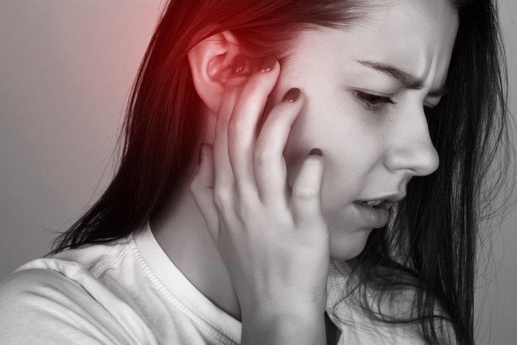 Як лікувати отит середнього вуха у дорослих в домашніх умовах?