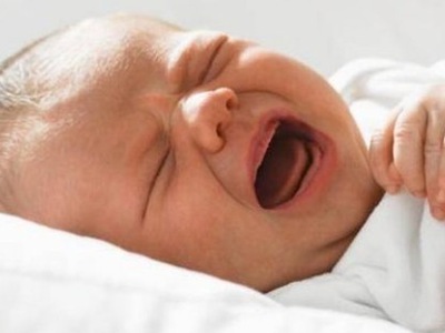 Як правильно і чим прибирати у немовлят соплі. Чим і як прибрати соплі у новонародженого?