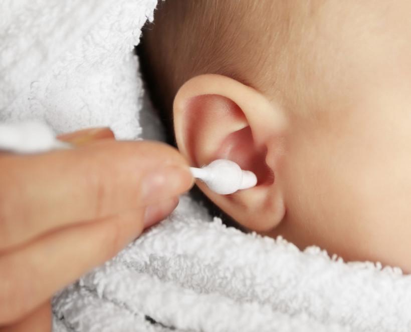 Як правильно чистити вуха дитині, що і як часто? Чистимо вушка карапузові акуратно, не завдаючи болю та шкоди – Автор Катерина Данилова