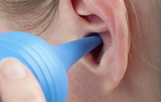 Як самостійно видалити сірчану пробку з вуха в домашніх умовах