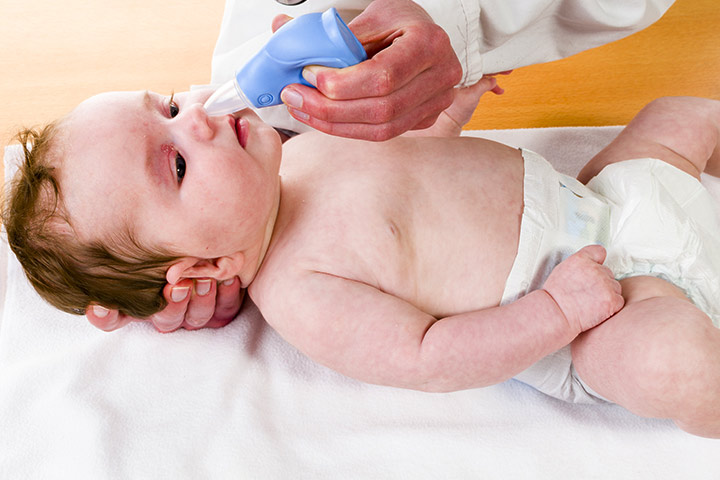Як відсмоктати соплі у малюка правила застосування назальних аспираторов