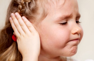 Як видалити рідину з середнього вуха