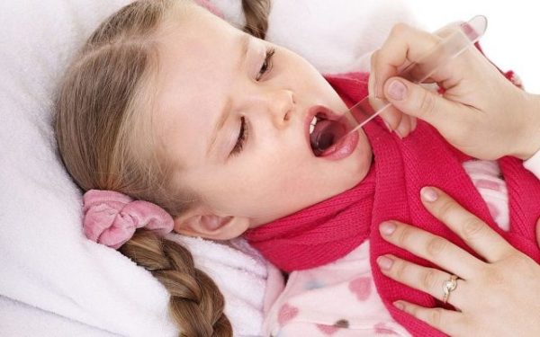 Як виявити симптоми і проводити лікування ларингіту у дітей